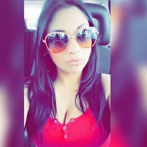 Meet your Posher, Alicia